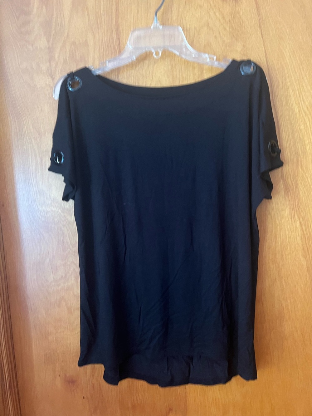 Cable & Gauge size medium black short split sleeve top